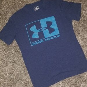 Dark blue mens Under Armour tshirt.